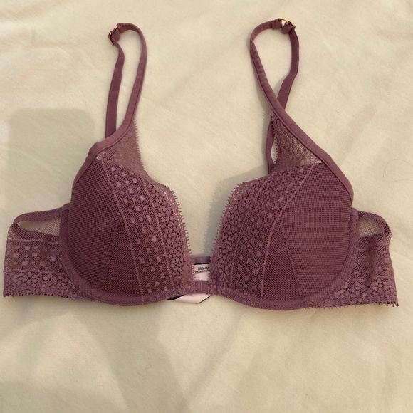 VICTORIA’S SECRET BRA, SIZE 34B, Mauve Color, Plunge, Style name is Incredible - Picture 1 of 12